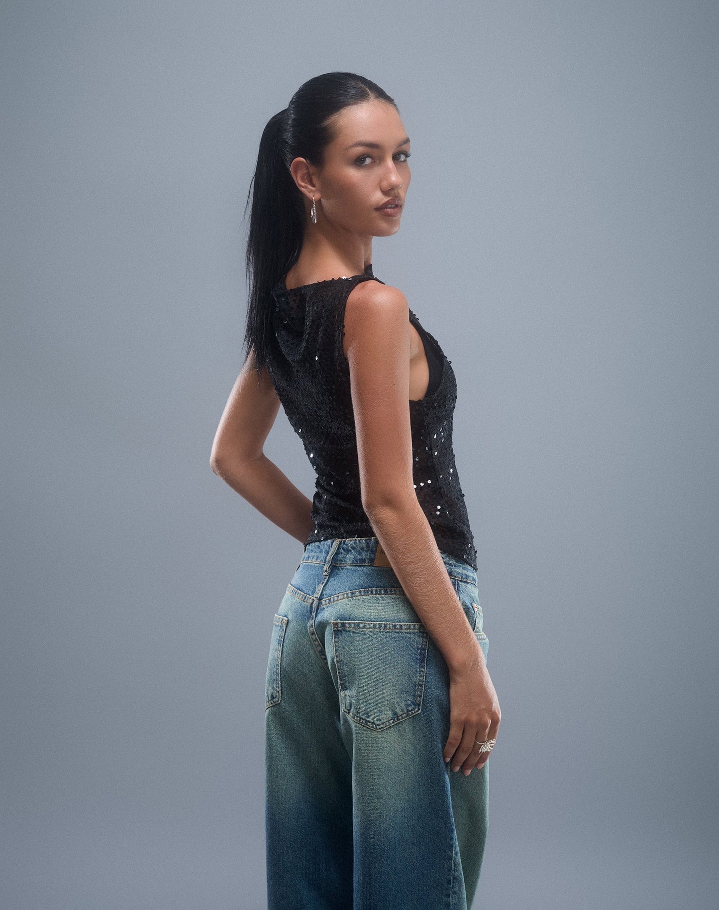 ST. TROPEZ - DUDLEY VEST TOP IN SEQUIN KNIT